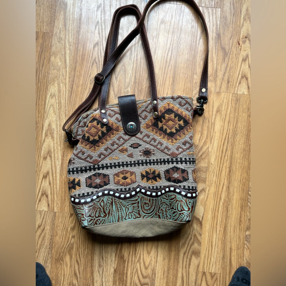 Myra bag